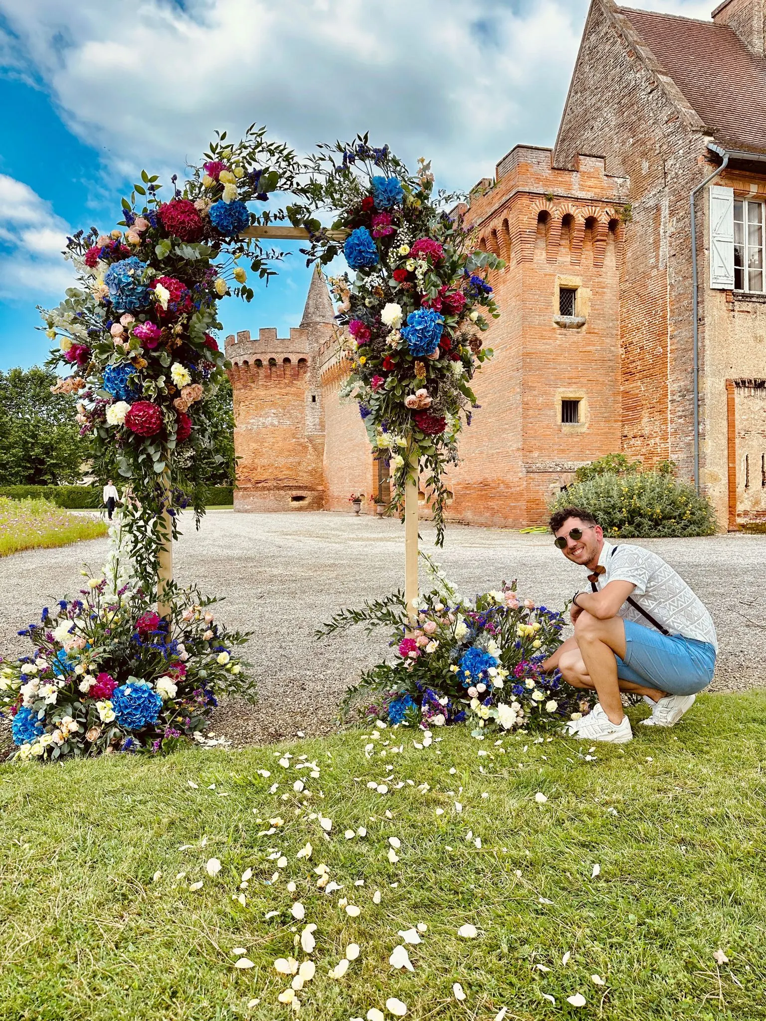 Mariage au château — décor floral de cérémonie