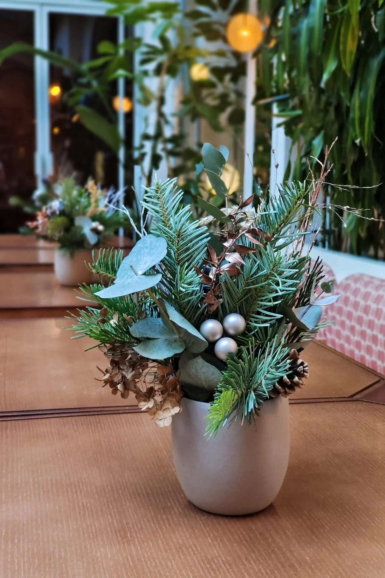 Hall d’hôtel décoré pour les fêtes