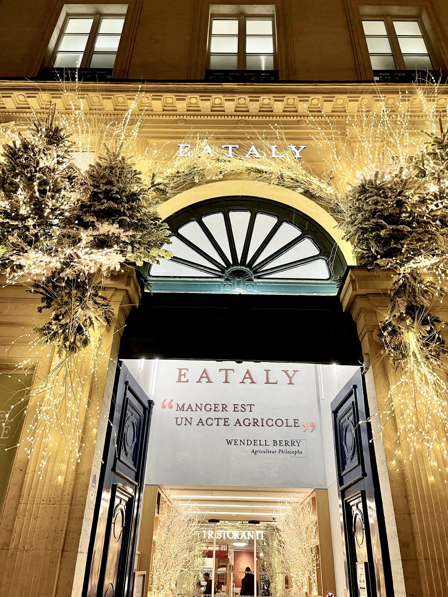 Sapins décorés dans Paris, 2021